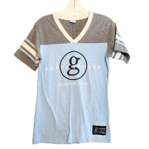 Garth Brooks Stadium Tour Football V Neck T Shirt Womens M Country Cowboy Y2K